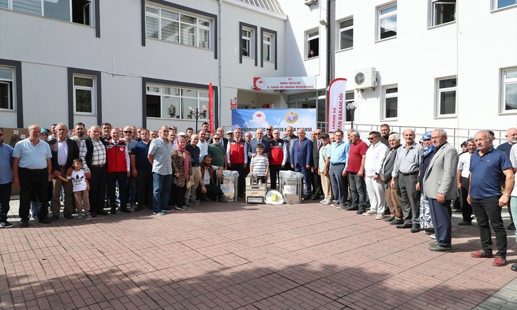 Kritik Açıklama: Ordu'da arıcılara bal süzme makinesi dağıtıldı | İşte Tüm Ayrıntılar