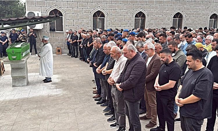 Kritik Açıklama: Otomobil istinat duvarına çarptı; müzik öğretmeni Cansu öldü, kayınpederi ve bebeği yaralı: G