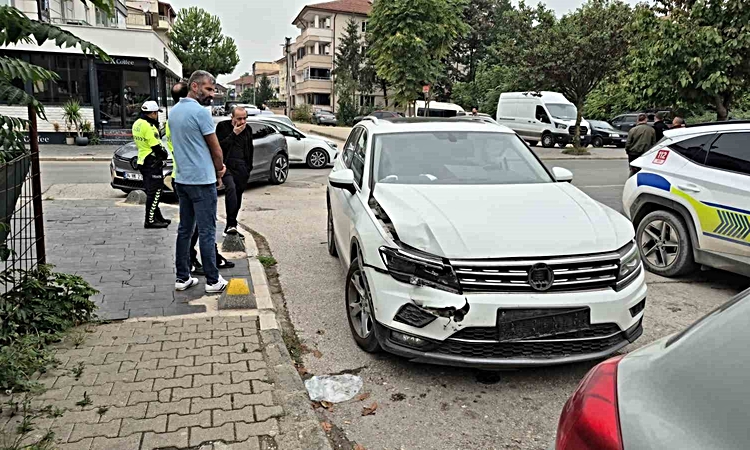 Kritik Açıklama: Otomobiller çarpıştı: 1 yaralı: Gelişmeler Takip Ediliyor