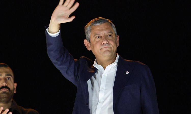 Kritik Açıklama: Özgür Özel'e İBB için CHP ile iş birliği yapıp yapmayacağı soruldu - Son Dakika Bilgileri