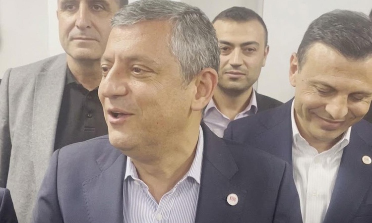 Kritik Açıklama: Özgür Özel, Ekrem İmamoğlu ile duruşma salonundaki sohbetini anlattı: Gelişmeler Takip Ediliy