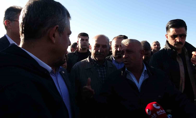 Kritik Açıklama: Özgür Özel Kars Hayvan Pazarı’nda: "Çerçeve yasayı konuşursam yarın bir tane küpe okumazsınız
