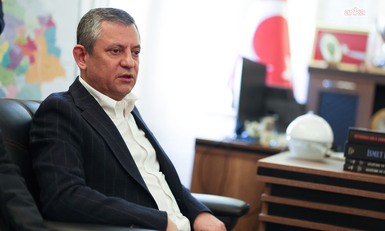 Kritik Açıklama: Özgür Özel, tutuklu gazetecilerin ailelerini ve ev hapsindeki gazetecileri aradı ve Merak Edi