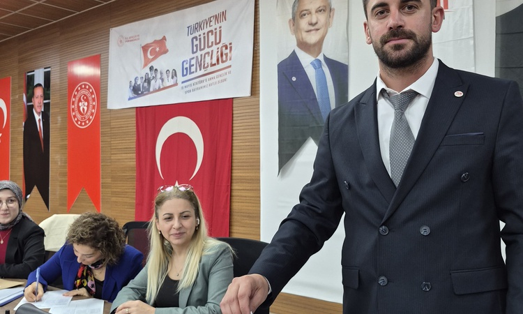 Kritik Açıklama: Özgür Parlağı, Yeni Parti Çamlıhemşin İlçe Başkanlığına yeniden seçildi | İşte Tüm Ayrıntılar