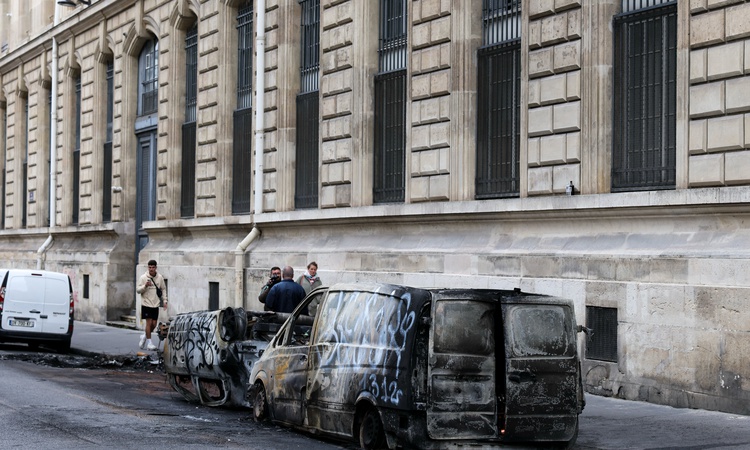 Kritik Açıklama: Paris'te protestolar nedeniyle Louvre dahil kültürel mekanlar cumartesi kapalı olacak