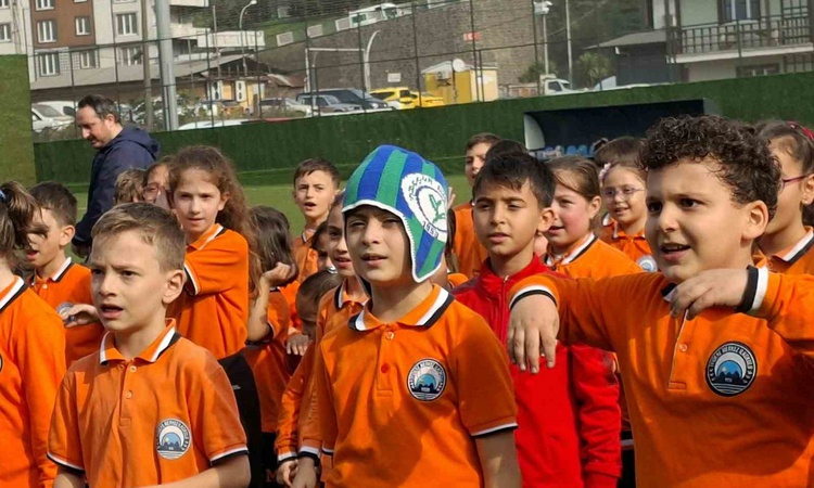 Kritik Açıklama: Rize İyidere'de Gençlik Şöleni'nde anaokulu ve ilkokul öğrencileri eğlendi - Son Dakika Bilgi