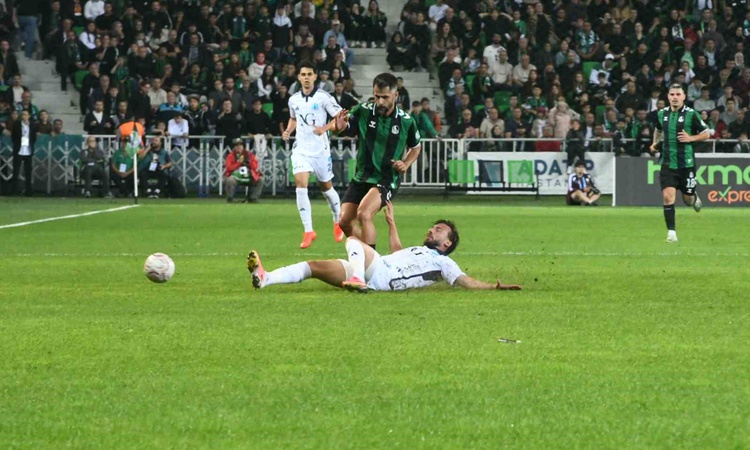 Kritik Açıklama: Sakaryaspor, TFF 2. Lig Kırmızı Grup'ta Kütahya Futbol Spor Kulübü'nü 2-0 yendi