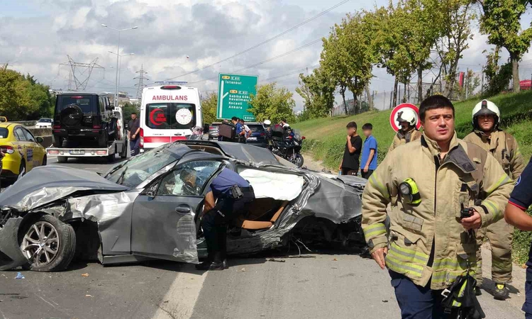 Kritik Açıklama: Samandıra bağlantı yolunda BMW takla attı: 1 ağır yaralı: Gelişmeler Takip Ediliyor