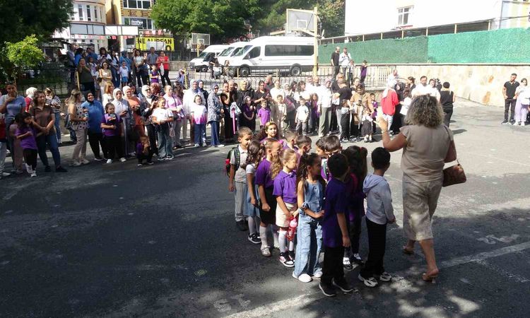 Kritik Açıklama: Samsun'da Uyum Haftası resmen start aldı: Minik Öğrenciler Heyecanla Ders Başı Yaptı: Gelişme