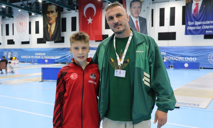 Kritik Açıklama: Samsunlu Cihangir Pehlivan, U12 kılıçta Türkiye şampiyonluğu elde etti