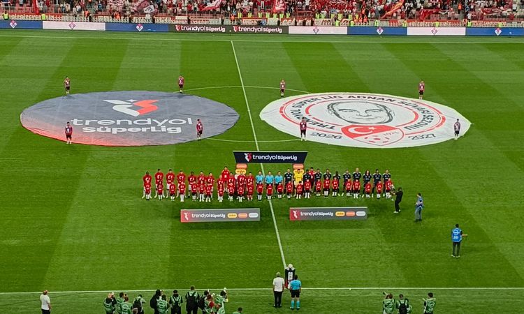 Kritik Açıklama: Samsunspor-Fenerbahçe: Zorlu Mücadele 21.30'da resmen start aldı: Gelişmeler Takip Ediliyor