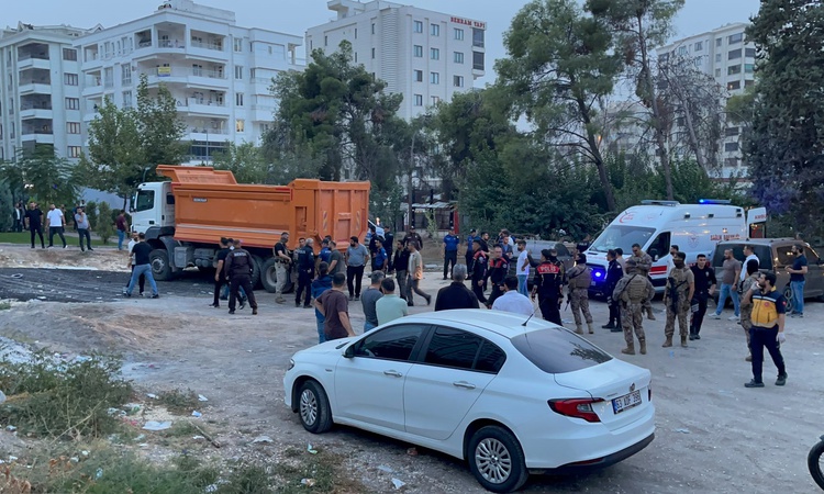Kritik Açıklama: Şanlıurfa'da rezidans baskınında polisle çatışan şüpheli kendi silahıyla intihar etti