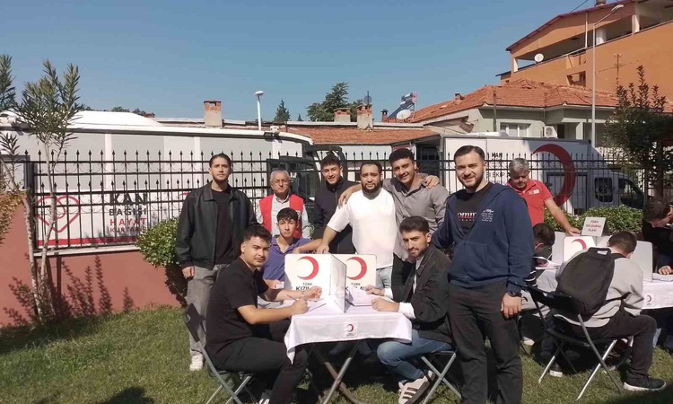Kritik Açıklama: Sarıgöl Meslek Yüksekokulu öğrencileri Kızılay’a kan bağışında bulundu ve Merak Edilenler
