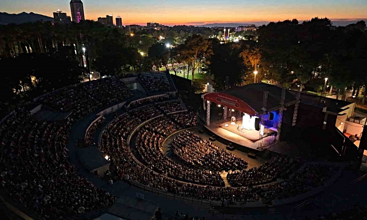 Kritik Açıklama: Semicenk ve "İki Kişilik Oyun" ile fuarda sanat dolu gece