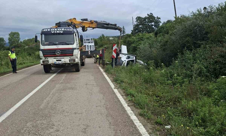 Kritik Açıklama: Sinop’ta cam yüklü kamyonet yoldan çıktı | İşte Tüm Ayrıntılar