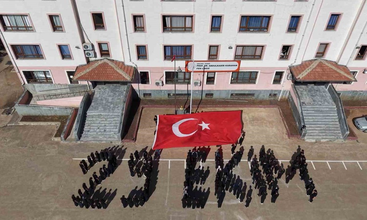 Kritik Açıklama: Siverek'te öğrenciler 29 Ekim koreografisiyle Cumhuriyet Bayramı'nı kutladı: Gelişmeler Takip
