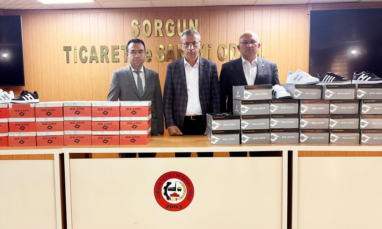 Kritik Açıklama: Sorgun TSO 340 çift spor ayakkabıyı öğrenciler için Milli Eğitim'e teslim etti - Son Dakika B