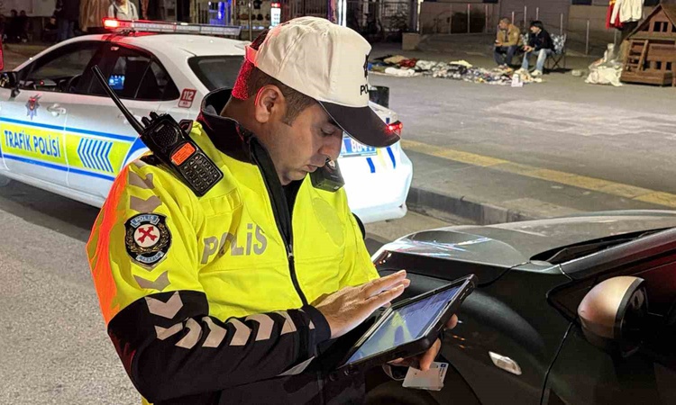 Kritik Açıklama: Tatvan'da Huzur ve Güven uygulamasında yaklaşık 500 şahıs ve 200 araç kontrol edildi | İşte T