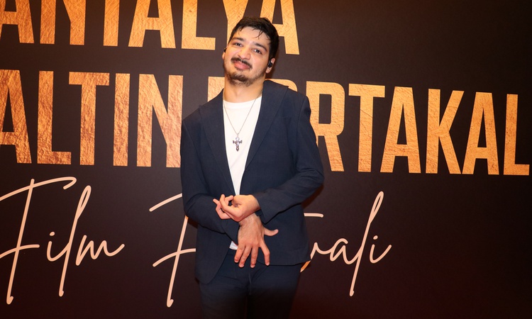 Kritik Açıklama: Tek eli ve 3 parmağıyla yapay zekayla film üretti! Yüzde 90 engelli yönetmenin filmi Altın Po