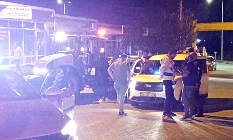 Kritik Açıklama: Tekirdağ Muratlı'da traktörüyle kaçan sürücü polis aracına çarpınca yakalanarak gözaltına sev