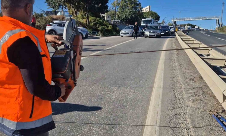 Kritik Açıklama: Tekirdağ Süleymanpaşa'da enerji nakil hattı değişimi için yol çift yönlü kapatıldı ve Merak E
