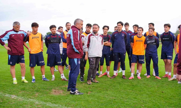 Kritik Açıklama: Thomas Reis, Trabzonspor U19 antrenmanında Mustafa Kuzey Akçay'ı örnek gösterdi - Son Dakika