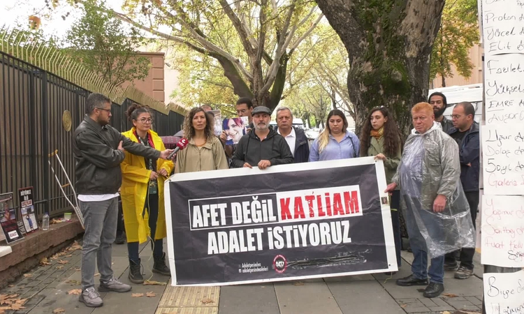 Kritik Açıklama: TKP'den Adalet Bakanlığı önündeki depremzedelere ziyaret... Depremzede Celal Gezer: "Ben adal