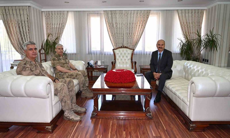 Kritik Açıklama: Tümgeneral Şakir Uslu, Batman Valisi Canalp ile Batman'daki çalışmaları değerlendirdi: Gelişm