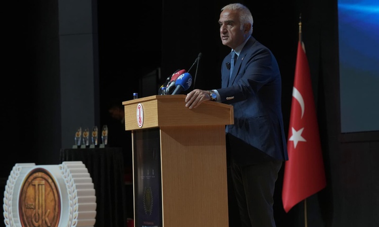 Kritik Açıklama: 'Türk Diline Hizmet Ödülleri' sahiplerini buldu: Gelişmeler Takip Ediliyor