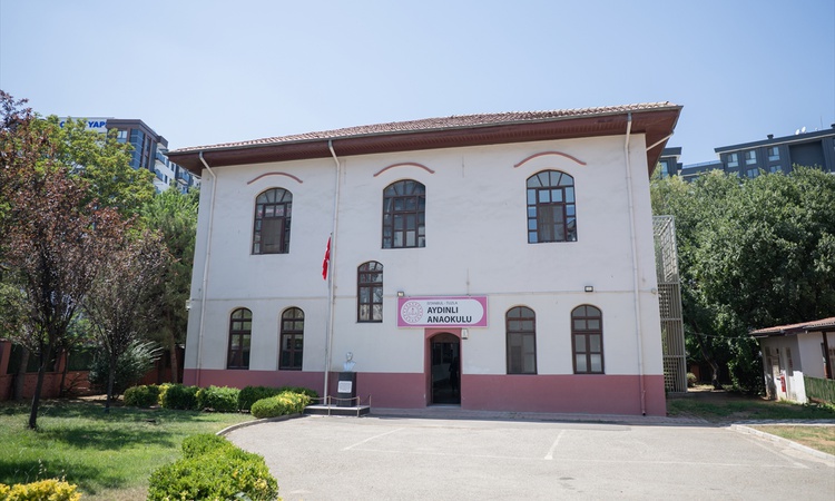 Kritik Açıklama: Tuzla'daki Aydınlı Anaokulu, 1917'de tamamlanan tarihi binada eğitim veriyor ve Merak Edilenl