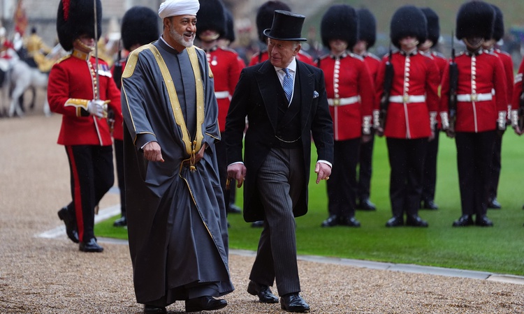 Kritik Açıklama: Umman Sultanı İngiltere'ye resmi ziyaret yaptı, Windsor'da kırmızı halıyla karşılandı