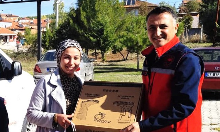 Kritik Açıklama: Uşak İl Tarım ve Orman Müdürlüğü 48 yetiştiriciye süt sığırcılığı kursunu tamamladı