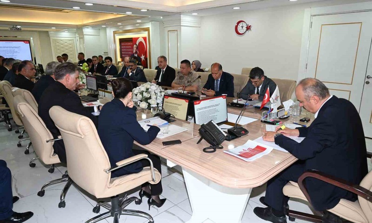 Kritik Açıklama: Vali Canalp başkanlığında 2027 eğitim yılı okul güvenliği tedbirleri görüşüldü ve Merak Edile