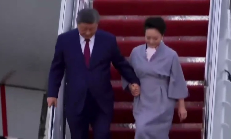 Kritik Açıklama: Xi Jinping eşiyle ziyaret için ABD'ye geldi; Trump, onları Andrews Üssü'nde karşıladı | İşte