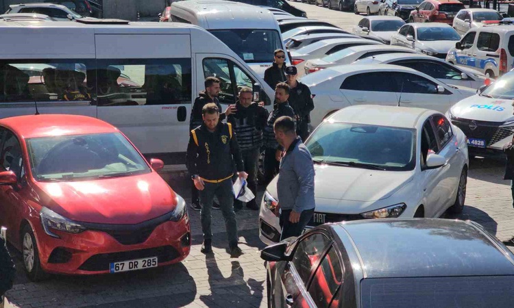 Kritik Açıklama: Zonguldak'ta eşini ve yardım eden genci ağır yaralayan Ercan D. adliyeye sevk edildi - Son Da