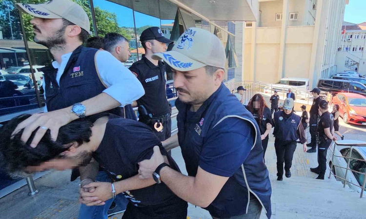 Kritik Açıklama: Zonguldak’ta terör örgütü operasyonunda tutuklanan 3 öğrenci hakim karşısında ve Merak Edilen