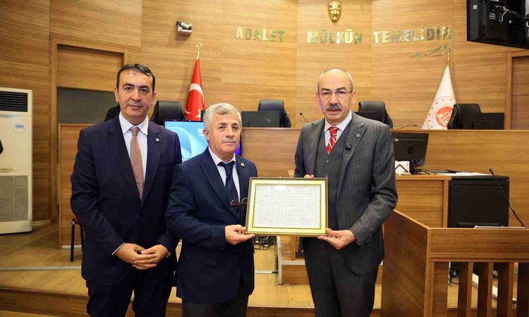 KTO Başkanı Gülsoy ve ekibi mazbatalarını Kocasinan 1. İlçe Seçim Kurulu'ndan aldı