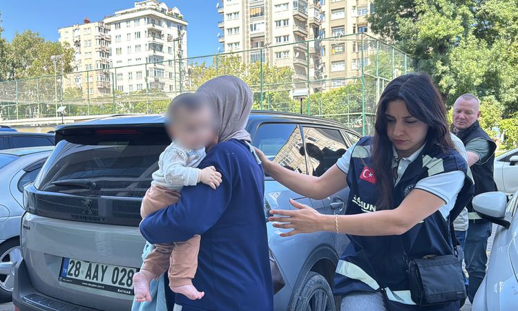 She was seized with her baby in her arms and 1 kilogram of methamphetamine in her bag - Breaking News