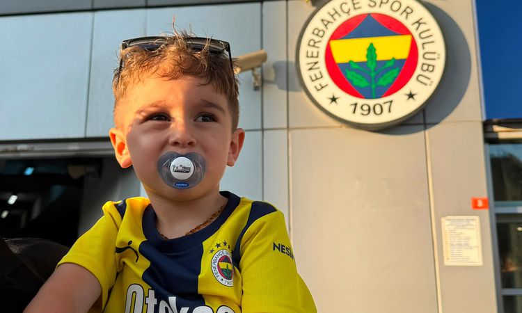 Küçük Fenerbahçeli Göktuğ, Lyon maçında Kadıköy'de - Haberleri: Gelişmeler Takip Ediliyor