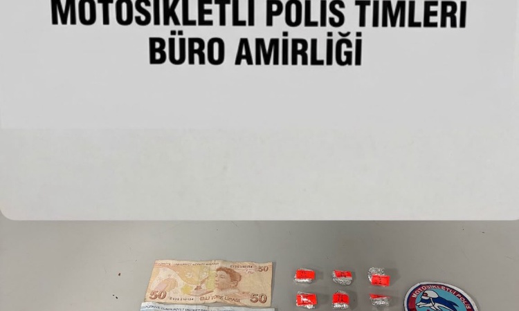 Küçükçekmece'de 2 şüpheli kovalamacayla yakalandı, 33,6 gram uyuşturucu ele geçti: Gelişmeler Takip Ediliyor