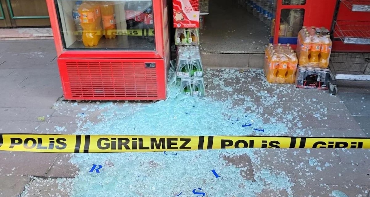 Gündemden Son Bilgiler: Küçükçekmece'de maskeli kişinin silahlı saldırısında 3 kişi yaralandı - Son Dakika ve