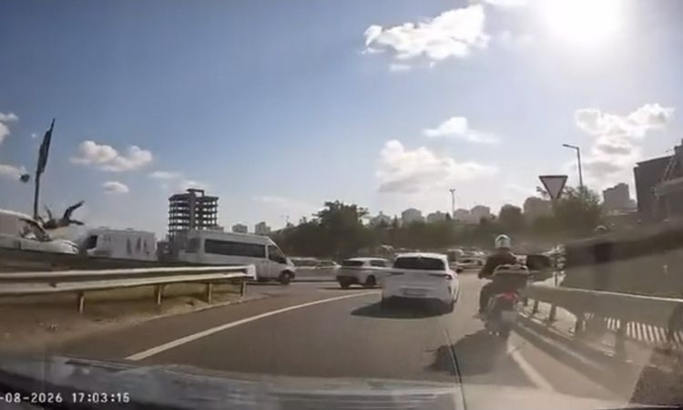 Ayrıntılar Netleşti: Küçükçekmece'de Motosiklete Arkadan Çarpma: 3 Yaralı - Son Dakika