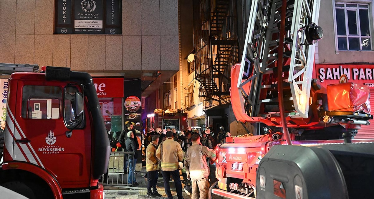 Küçükçekmece’de otel yangını: Mahsur kalan 2 kişi kurtarıldı - En Son Haber - Son Dakika Bilgileri