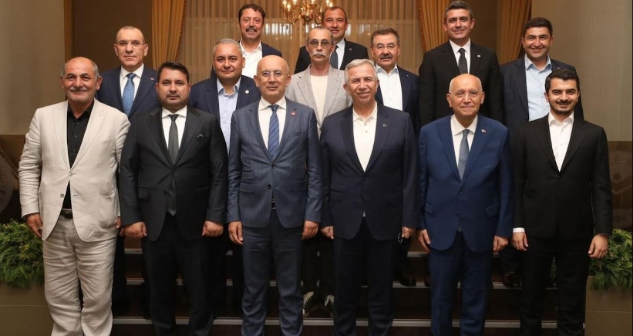 Gündemden Son Bilgiler: Kulisler alev alev! Ankara’da kafaları karıştıran ziyaret... - Haberleri: Gelişmeler T
