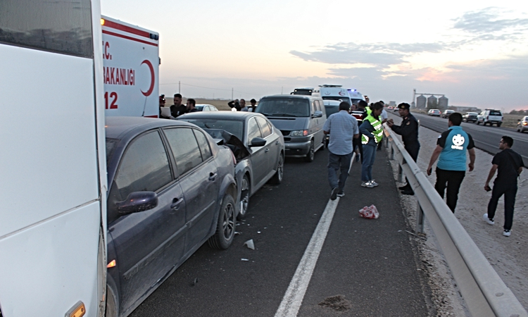 Kum fırtınasında zincirleme kaza; 16 yaralı (2) ve Merak Edilenler