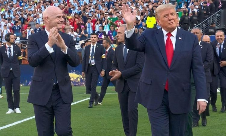 Sıcak Gündem: Kupayı vermek için sahaya çıkan Donald Trump hayatının şokunu yaşadı - Son Dakika Haberleri | İş