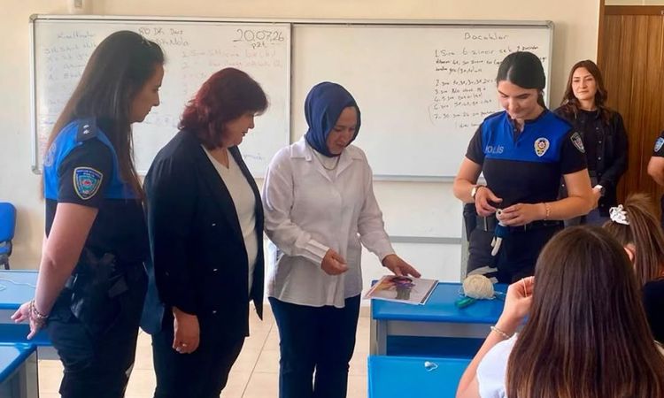Ayrıntılar Netleşti: Kütahya'da ÇOGEP-2026 Projeleriyle Çocuk ve Gençlere Yönelik Çini ve Oyuncak Kursları Düz
