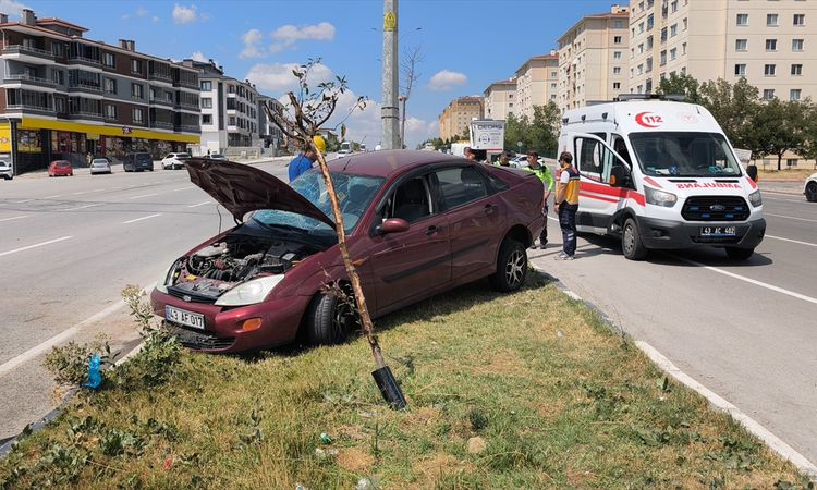 Son Gelişme: Kütahya'da otomobil kazası: 2 yaralı - Haberleri