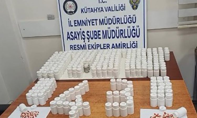 Son Gelişme: Kütahya'da Polis Operasyonu: 14 Bin 622 Sentetik Ecza Ele Geçirildi - Son Dakika Haberleri | İşte