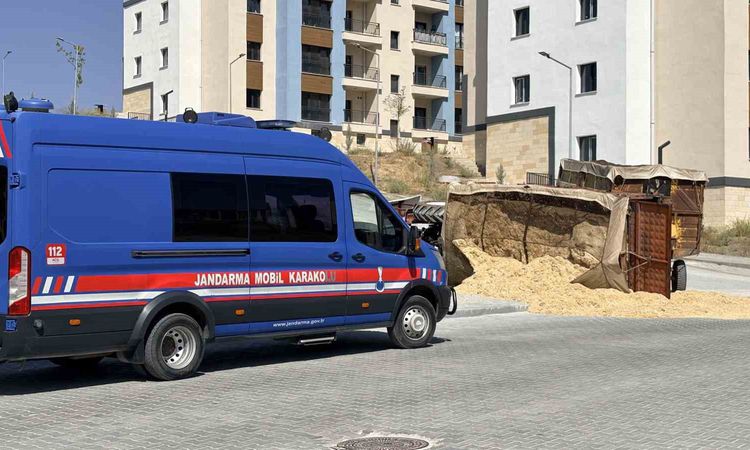 Kritik Açıklama: Kütahya'da Saman Yüklü Traktör Devrildi: 1 Yaralı - Son Dakika Haberleri | İşte Tüm Ayrıntıla